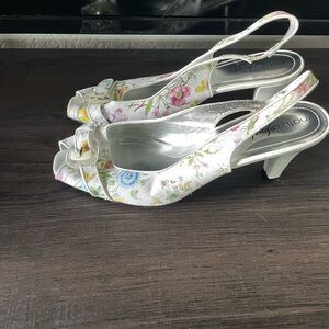Size 8 Natural Soul Heels